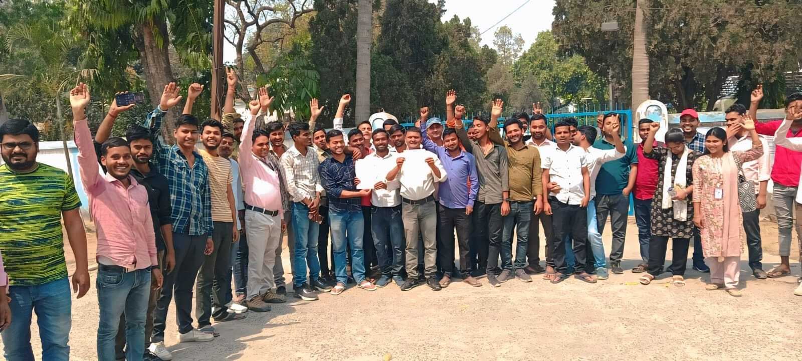 बीएड सत्र 2023-25 के द्वितीय वर्ष का परीक्षा प्रपत्र भरवाने की मांग