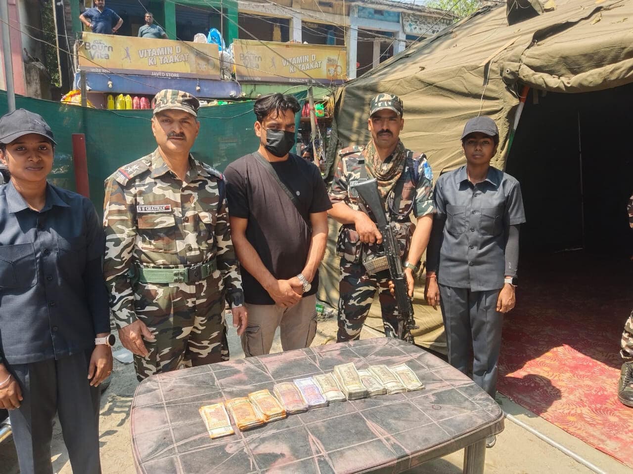 साढ़े तीन लाख भारतीय रुपये के साथ नेपाली नागरिक गिरफ्तार