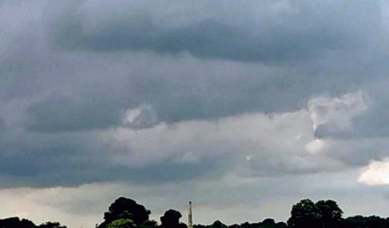 Buxar News: हल्की आंधी-पानी में ही गुल हो गयी बिजली, परेशानी