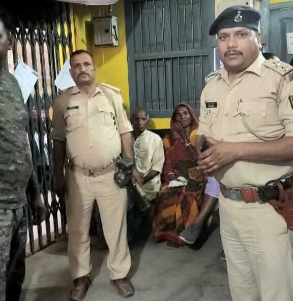 थानाध्यक्ष ने लिया बैंकों की सुरक्षा व्यवस्था का लिया जायजा