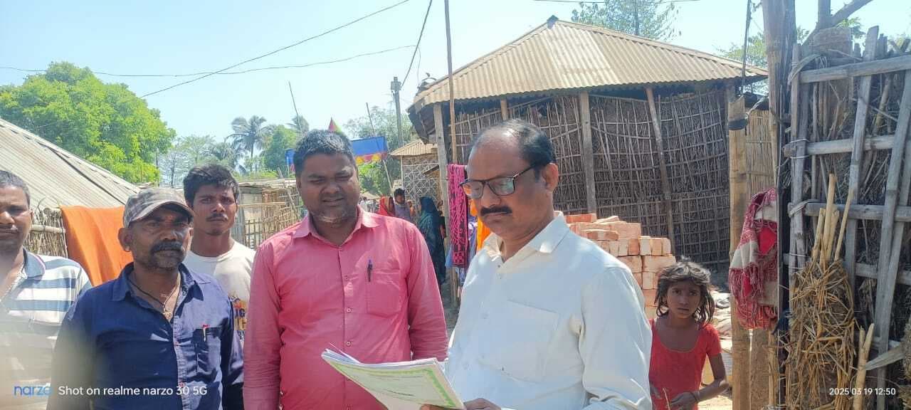 पीएम आवास योजना सर्वेक्षण कार्य का बीडीओ ने किया निरीक्षण