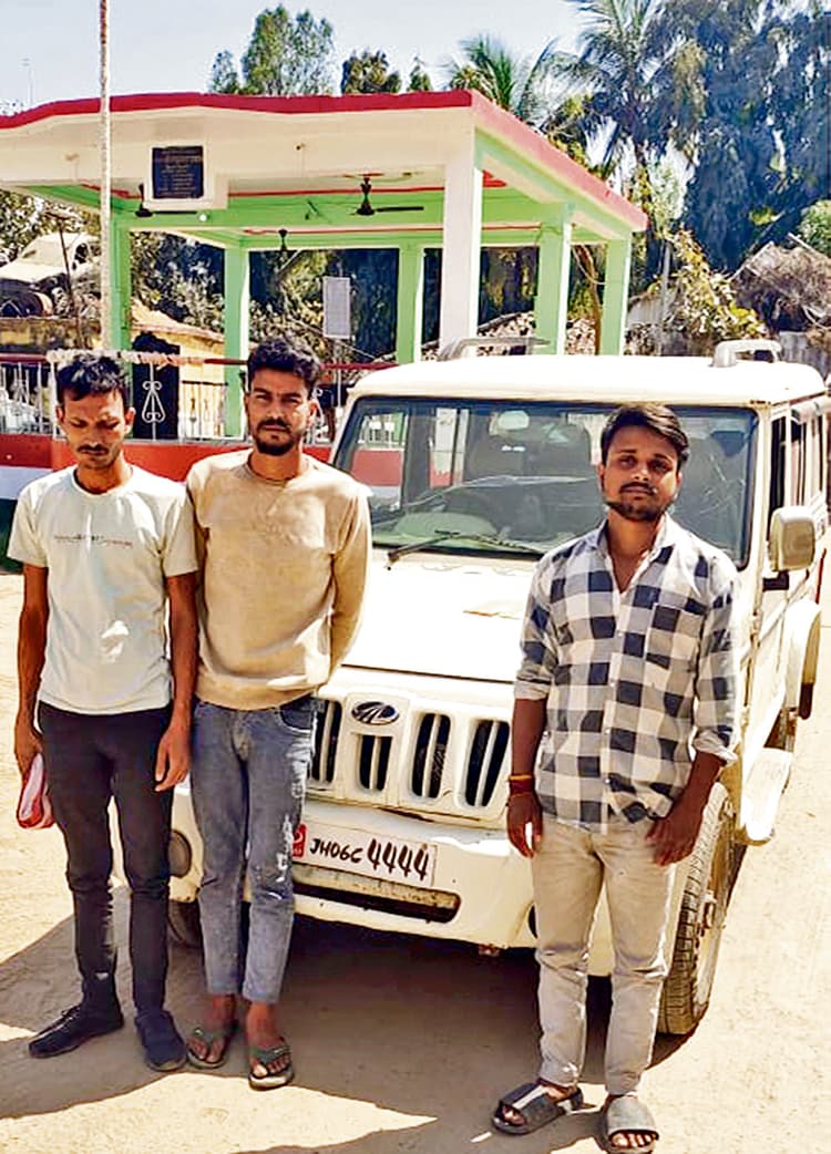 Gopalganj News : यूपी के बॉर्डर से कोन्हवां तक हाइवे पर सक्रिय है वाहनों से अवैध वसूली करने वाला रैकेट