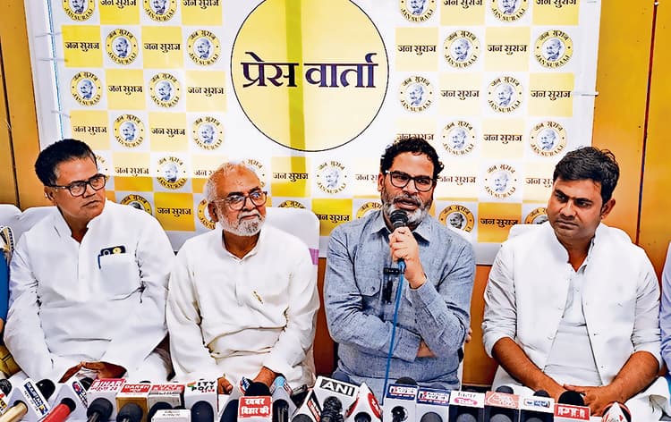 Gopalganj News : प्रशांत किशोर ने कांग्रेस और बीजेपी पर कसा तंज, बिहार के बच्चों के हक की उठायी मांग