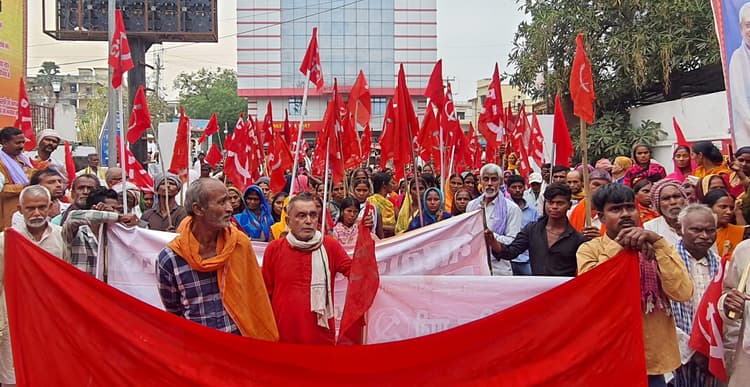 Aurangabad News: वामपंथी कार्यकर्ताओं ने समाहरणालय का किया घेराव, की नारेबाजी