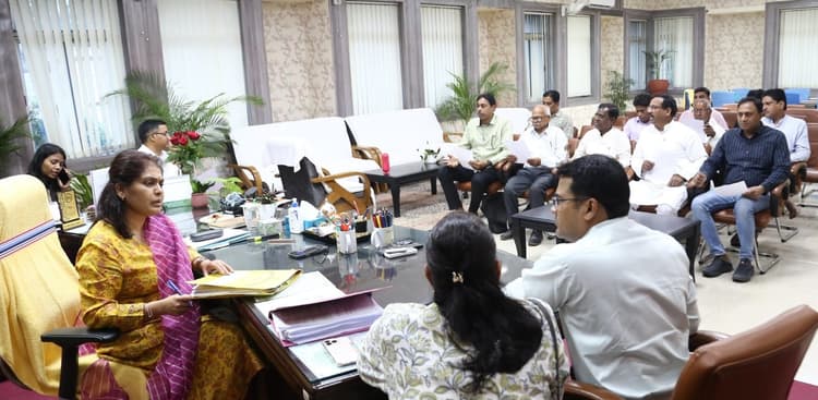 Bokaro News : निर्वाचन कार्य बेहतर बनाने के लिए राजनीतिक दलों से मांगा गया सुझाव