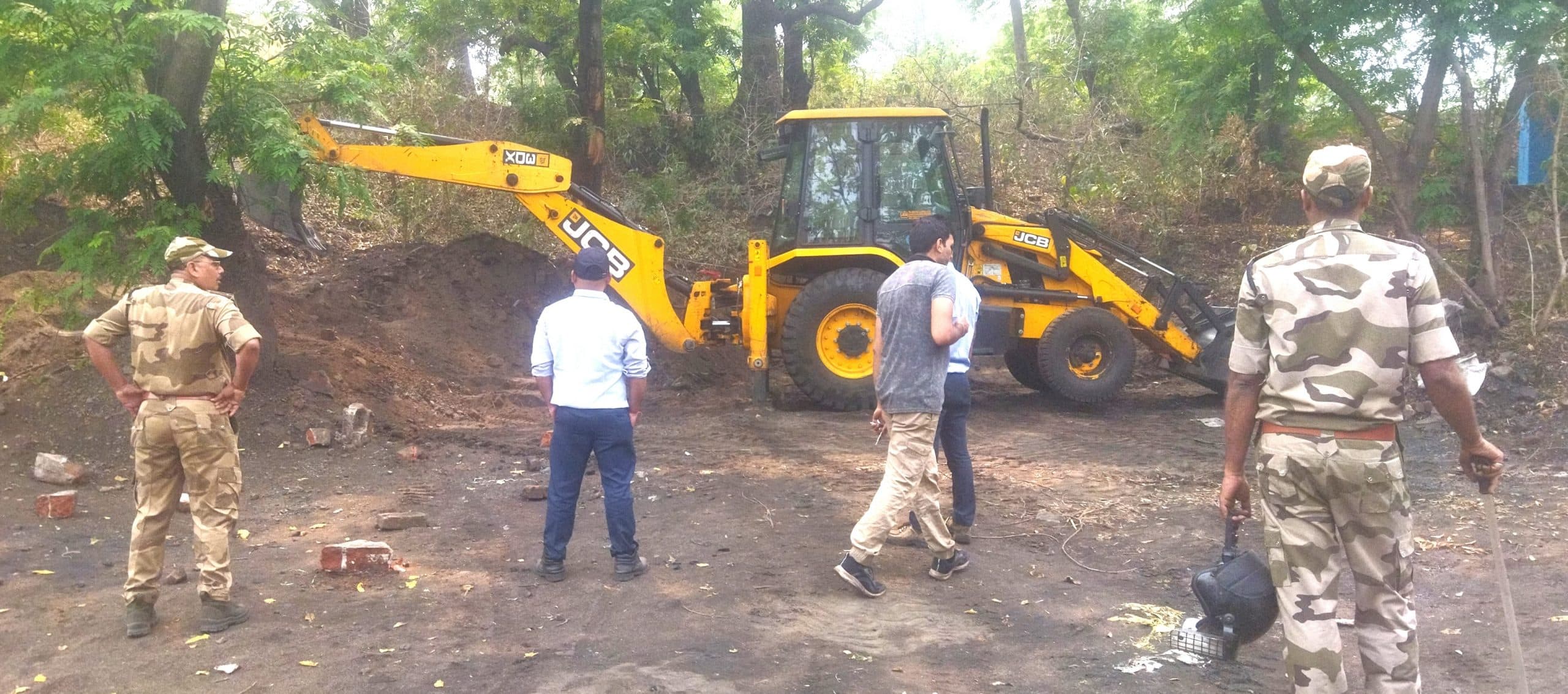 Bokaro News : कोयले के अवैध उत्खनन स्थलों के मुहाने की करायी डोजरिंग