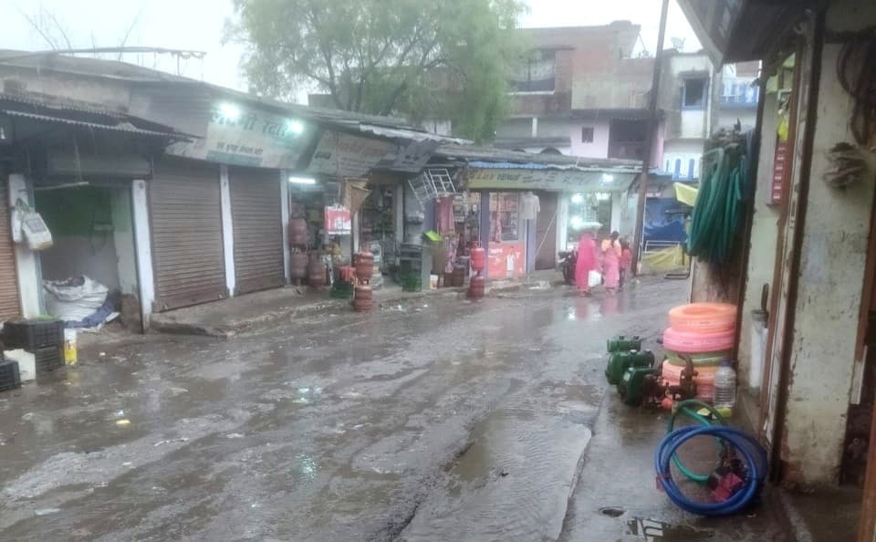 बरकट्ठा में बारिश से जनजीवन अस्त-व्यस्त. बिजली आपूर्ति सेवा प्रभावित