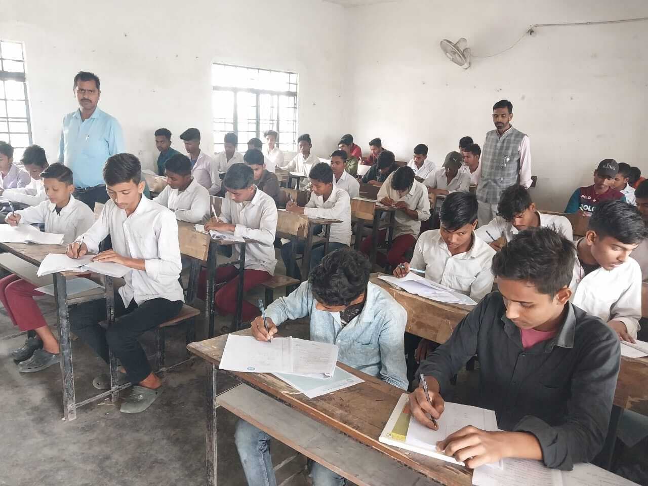 कदाचार मुक्त माहौल में संचालित हो रहा 9वीं की परीक्षा