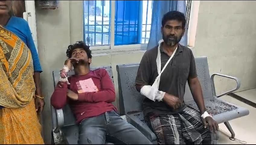राजमिस्त्री व उसके पुत्र पर तलवार से हमला