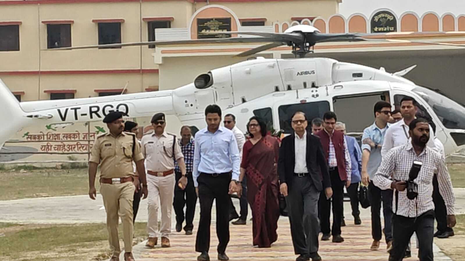 Madhubani News : 16 वें वित्त आयोग के अध्यक्ष ने वार्ड सदस्य व मुखिया के साथ किया संवाद