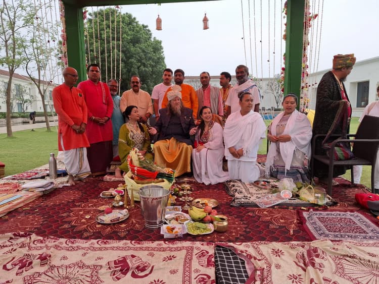 Gaya News : थाईलैंड और जर्मनी के श्रद्धालुओं ने किया रुद्राभिषेक