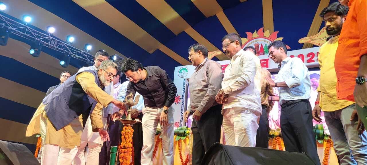 Madhubani News : मधुबनी की धरती विद्वानों व लोक कला से है संपन्न