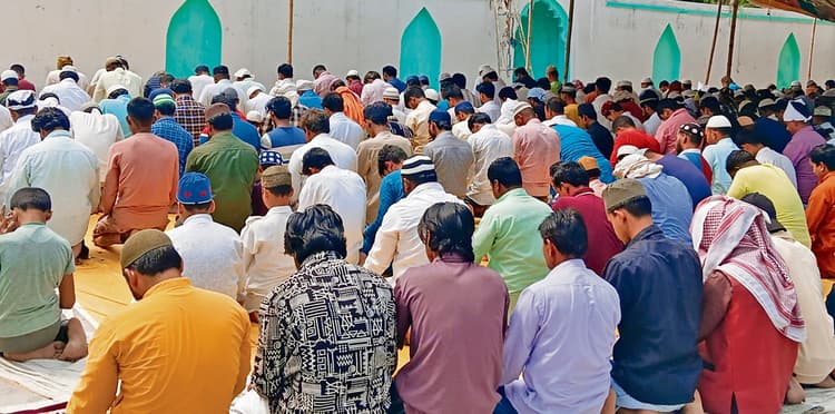 Gopalganj News : तीसरे जुमे की नमाज अदा कर मांगी अमन-चैन की दुआ, तीसरे अशरे के साथ शब-ए-कद्र की रात शुरू