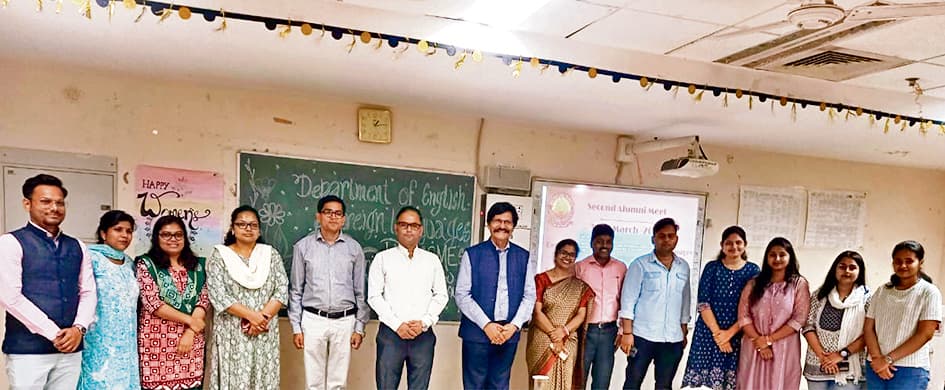 Gaya News : चुनौतियों के लिए खुद को तैयार रखें युवा : प्रो आरके सिंह