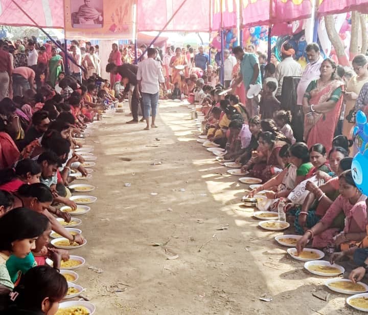 लालगंज शीतला मंदिर में लगे मां के जयकारे