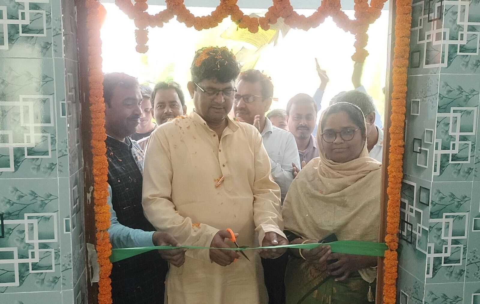 समशेरगंज विधायक ने पुस्तकालय का किया उद्घाटन