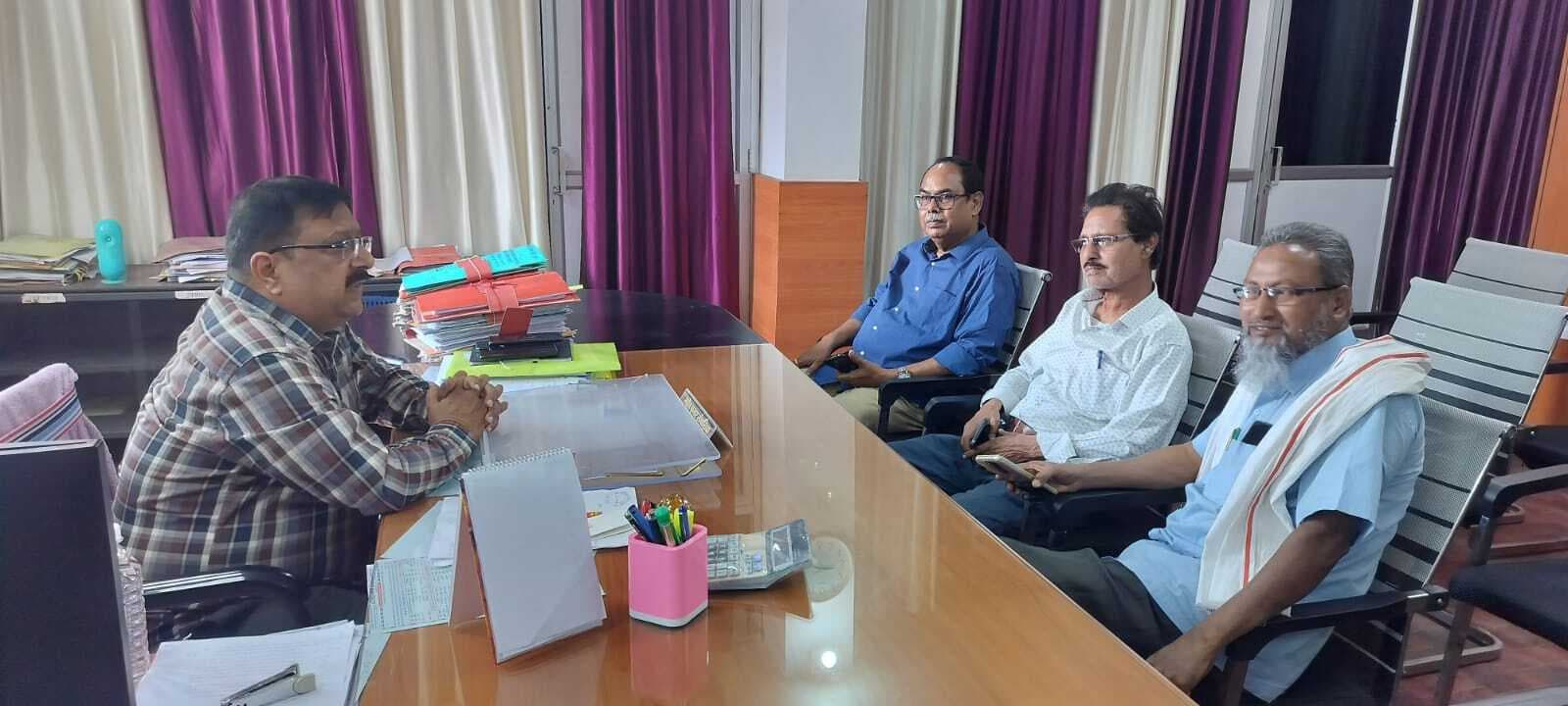 कांग्रेसियों ने विकास को लेकर डीडीसी से की मुलाकात