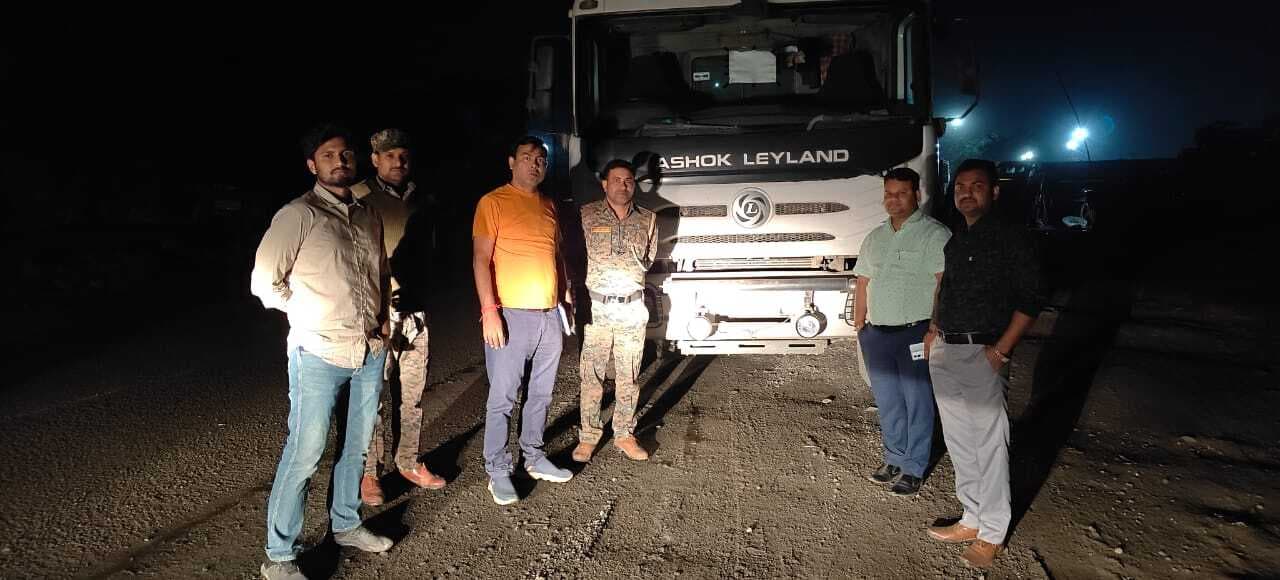 डीएमओ ने पत्थर लदे 11 वाहनों को पकड़ा