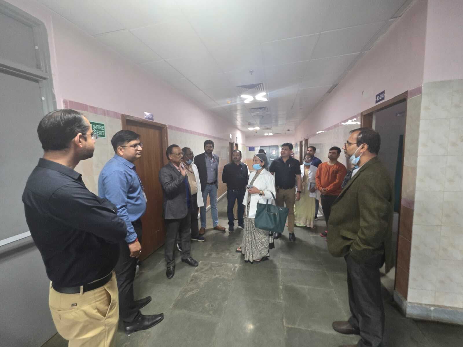 Ranchi News : रिम्स के चिकित्सा दल ने सदर अस्पताल का कामकाज देखा