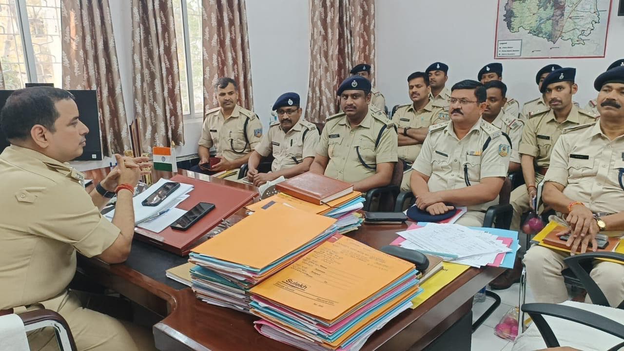 पर्व के दौरान गड़बड़ी फैलाने वाले लोग नहीं बख्शे जायेंगे : एसपी