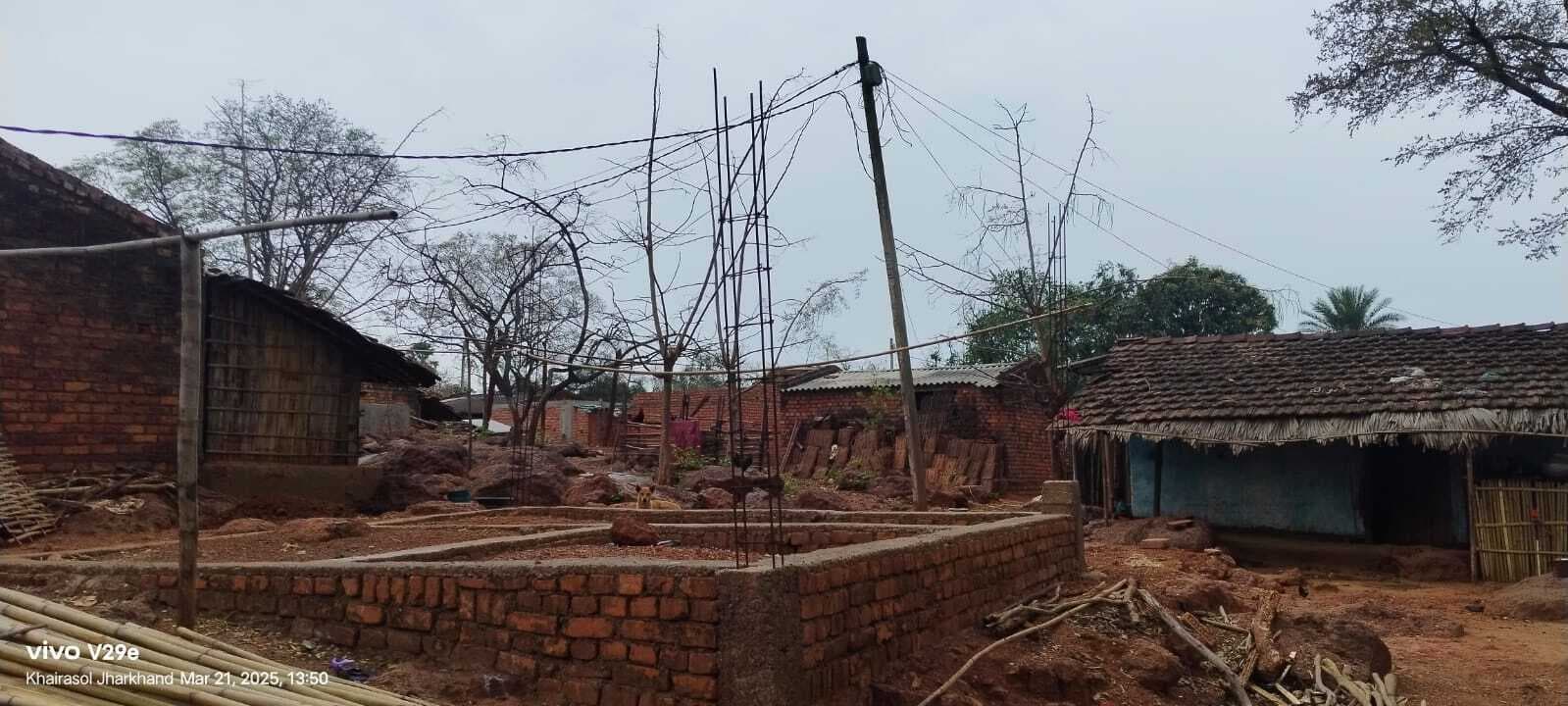 मयूरकोल से पकड़िया होते हुए दरबास तक पहुंचने के लिए सड़क नहीं