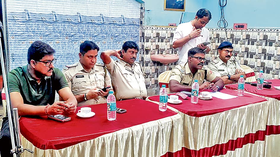 पुलिस के साथ अखाड़ा कमेटियों की पीस मीटिंग