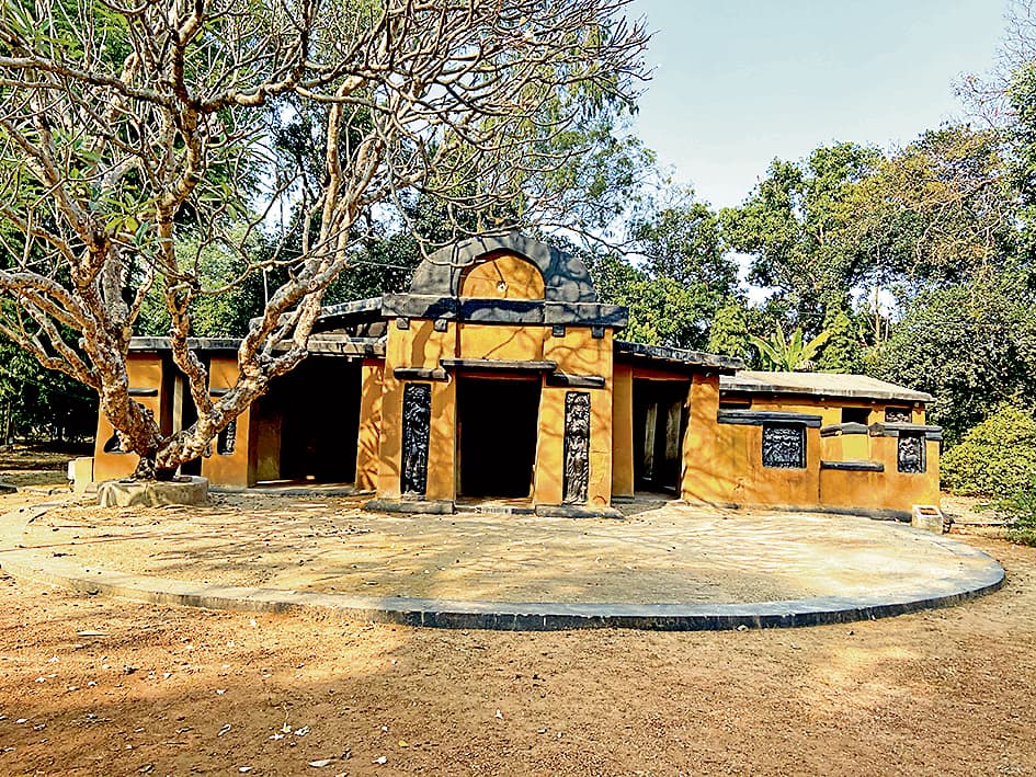 शांतिनिकेतन में िफलहाल नहीं जा पायेंगे सैलानी