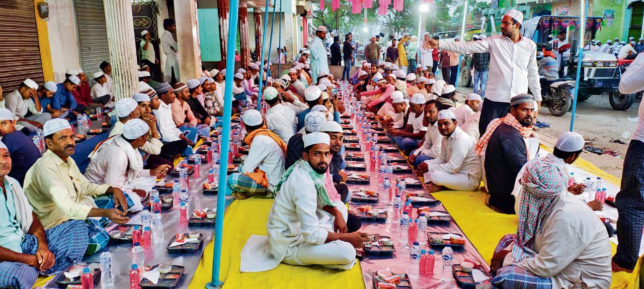 Buxar News: सिमरी में दावत-ए-इफ्तार का किया गया आयोजन