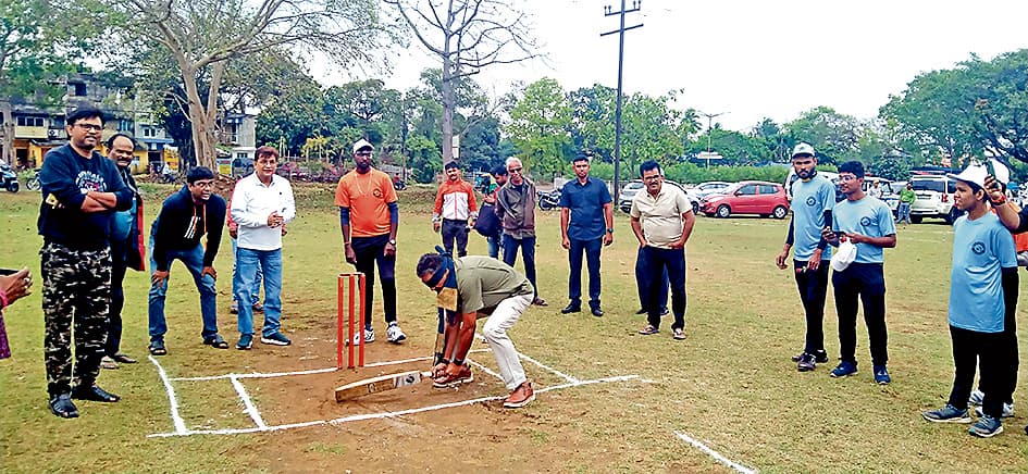 दिव्यांग खिलाड़ियों के साथ क्रिकेट खेल सांसद कीर्ति आजाद ने बढ़ाया हौसला
