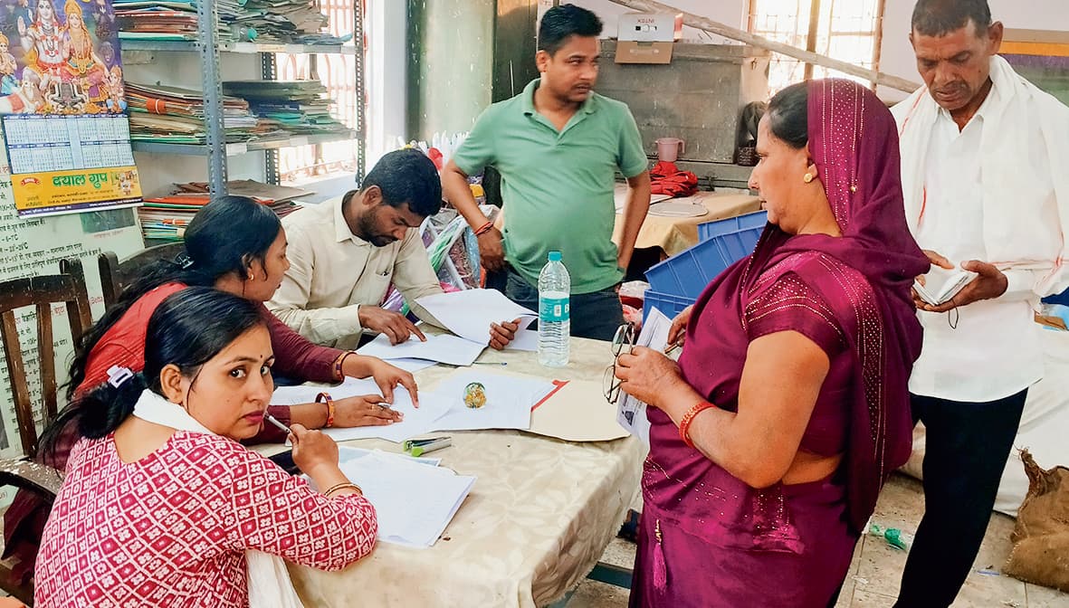 Sasaram news. पोखरे की ढाई लाख तक लगी बोली