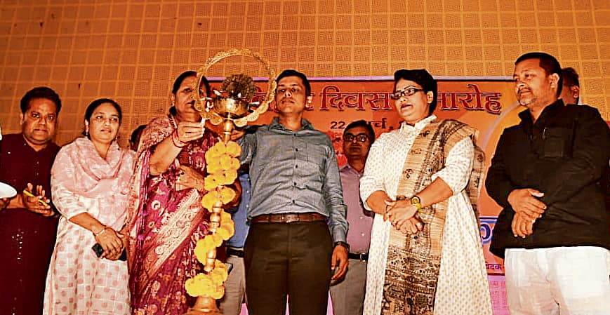 Buxar News: उन्नति व विकस के पथ पर निरंतर बढ़ रहा है बिहार : डीएम