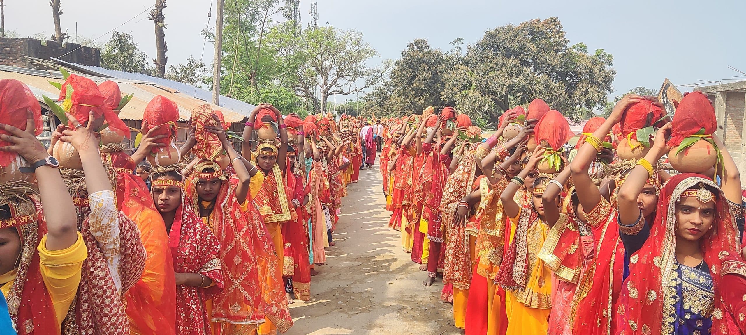 नौ दिवसीय श्रीमद् भागवत कथा ज्ञान यज्ञ को लेकर निकली कलश यात्रा