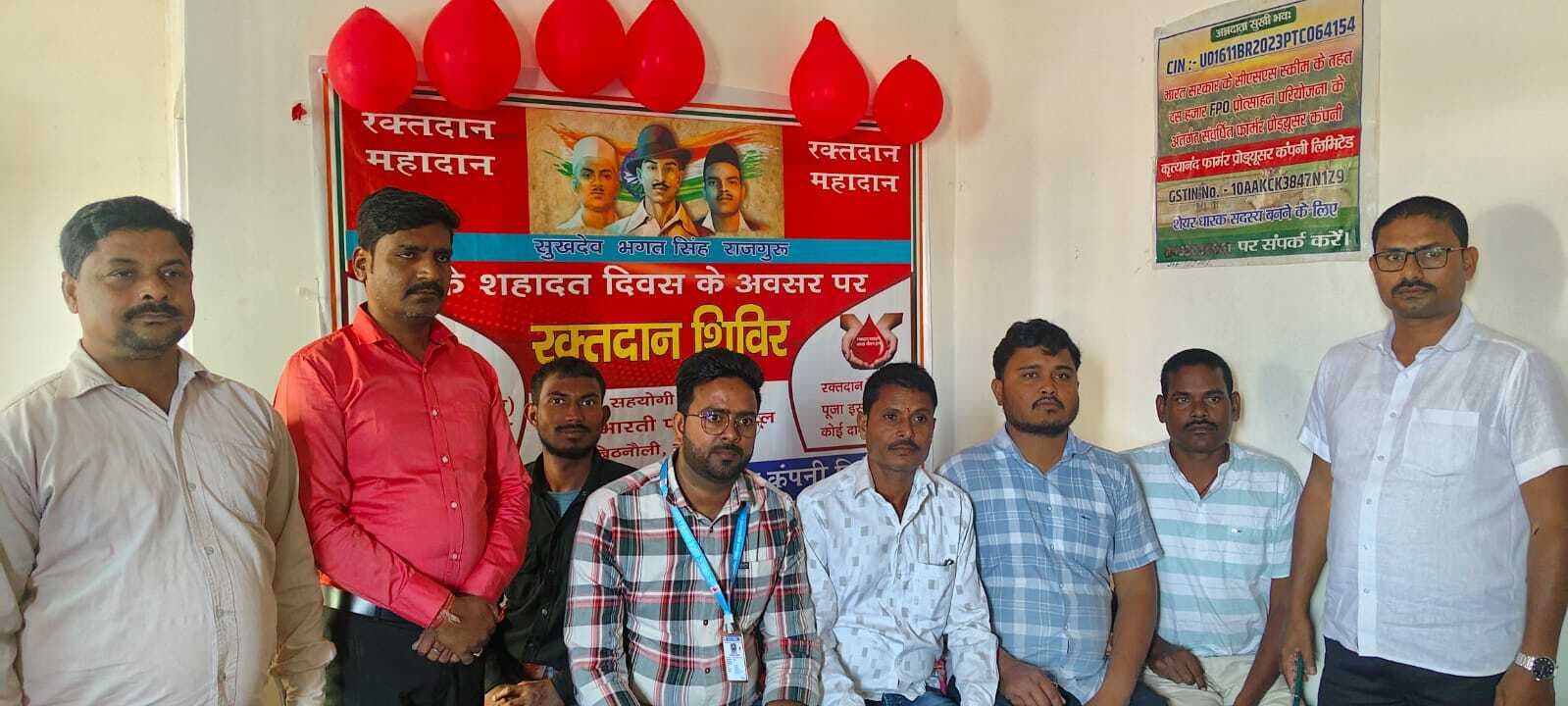 शहीद दिवस पर शिविर में रक्तदान के साथ शहादत को नमन