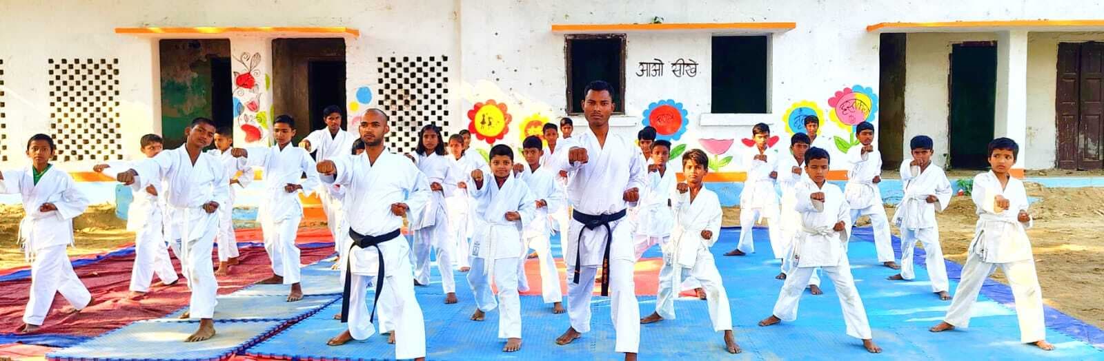 किलकारी के बच्चों को कराटे प्रशिक्षण के तहत किया गया बेल्ट टेस्ट ग्रेडिंग