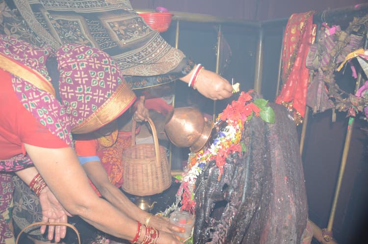 Deoghar News : नगर गंवाली पूजा : मां काली को चढ़ाया गया शरबत, बंध गया नगर