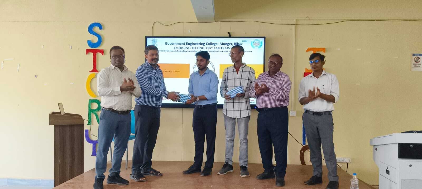 आई-हब दिव्यसंपर्क का चार दिवसीय ऑनलाइन छात्र विकास कार्यक्रम संपन्न