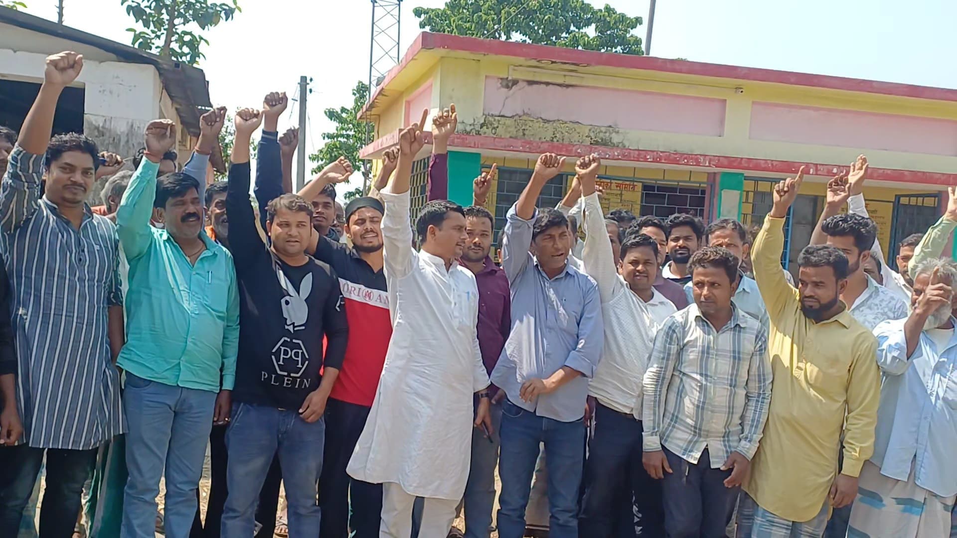 जलजमाव वाली जगह पर पंचायत भवन बनाने का विरोध