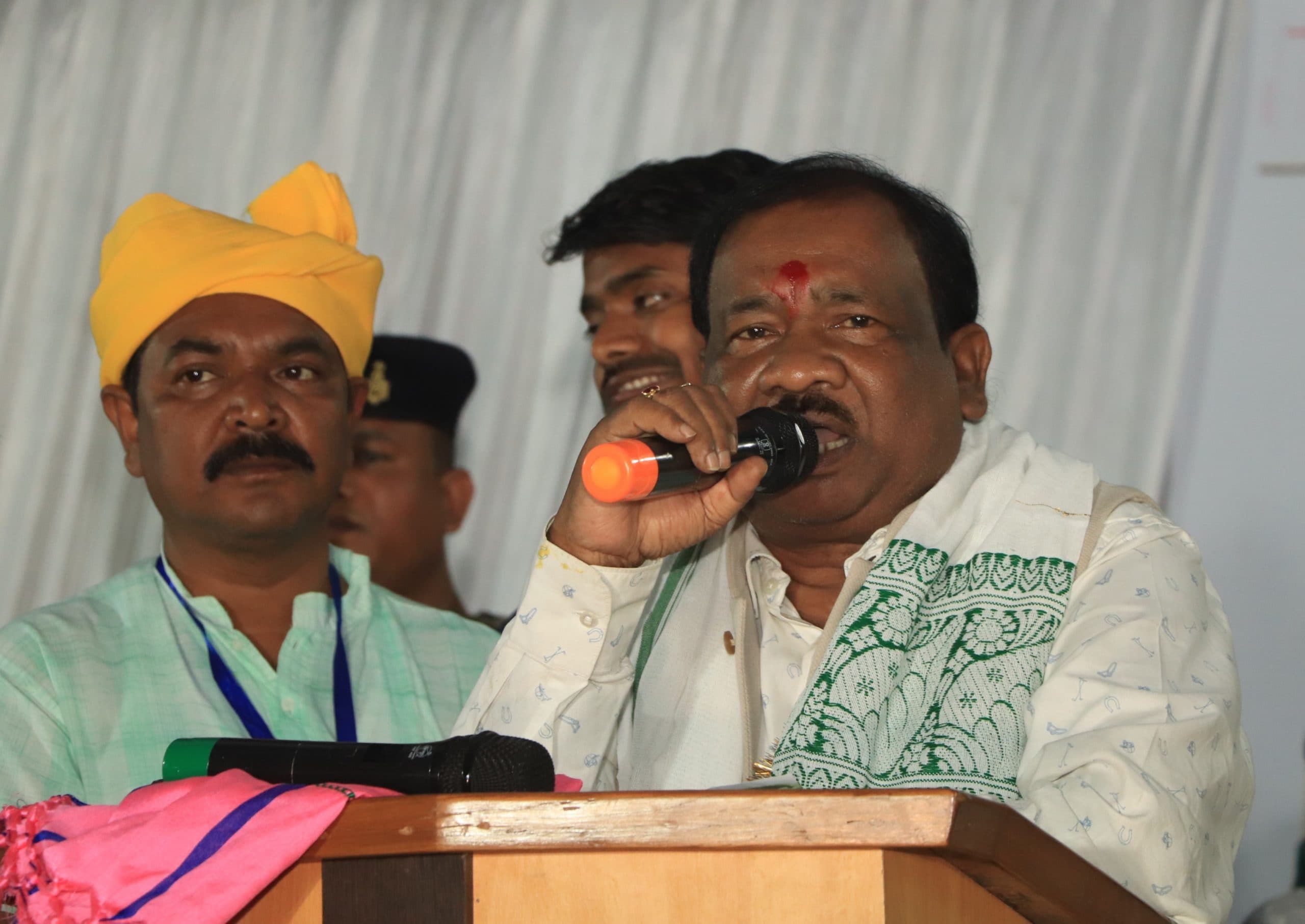 Jamshedpur news. युवाओं को शैक्षणिक व आर्थिक रूप से मजबूत बनने के प्रेरित करें : रामदास सोरेन