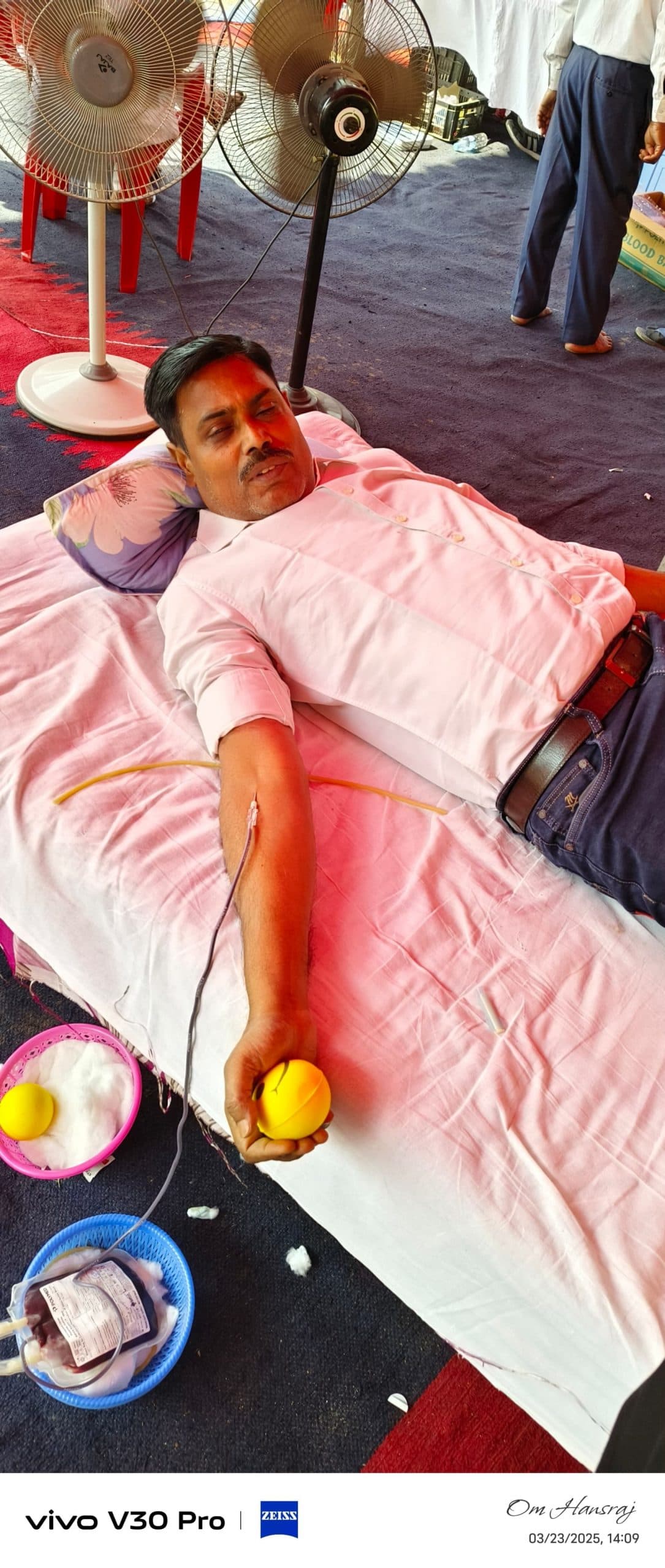 संत निरंकारी मिशन के शिविर में 52 श्रद्धालुओं ने रक्तदान किया