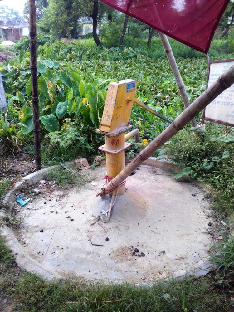 चैत माह में ही चापाकल तोड़ने लगा दम