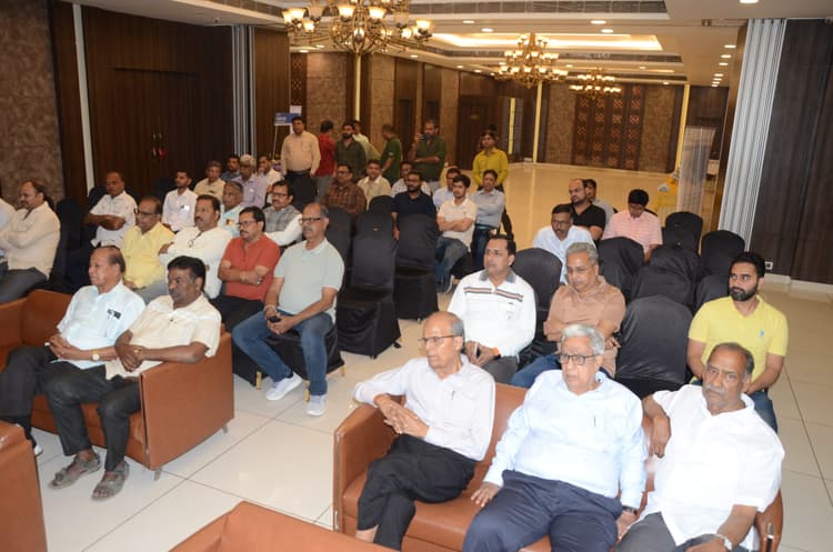 Deoghar News : उद्योग व घरों में सोलर पावर को बढ़ावा देने का निर्णय