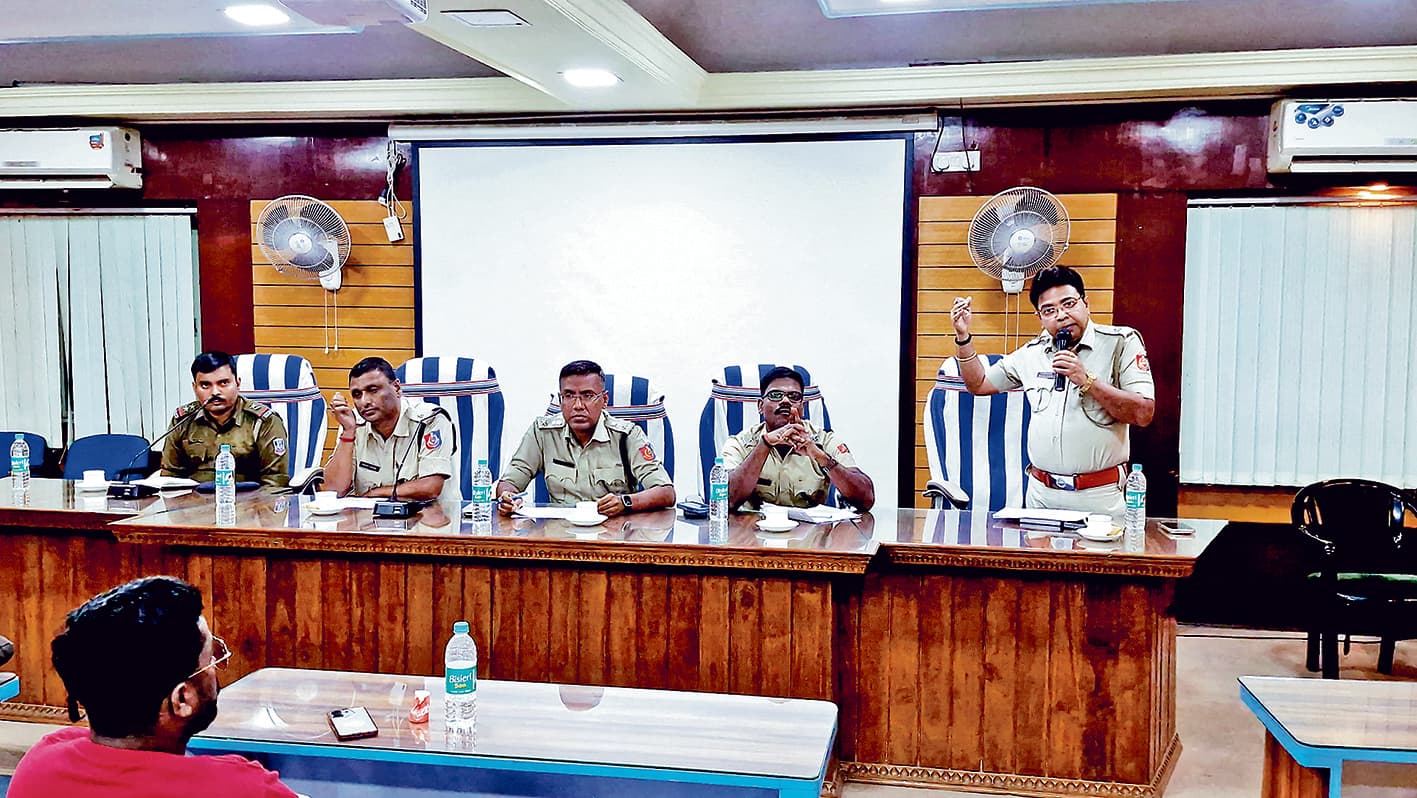 रामनवमी की शोभायात्रा को लेकर पुलिस और अखाड़ा कमेटी के सदस्यों की बैठक