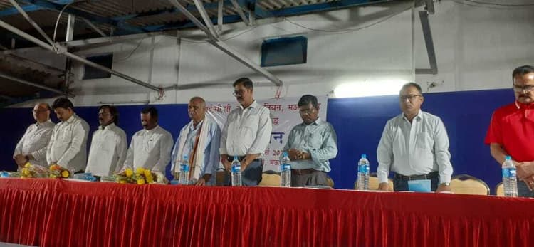 East Singbhum News : पांच साल से बंद मऊभंडार कारखाना चालू करे केंद्र : अंबुज ठाकुर
