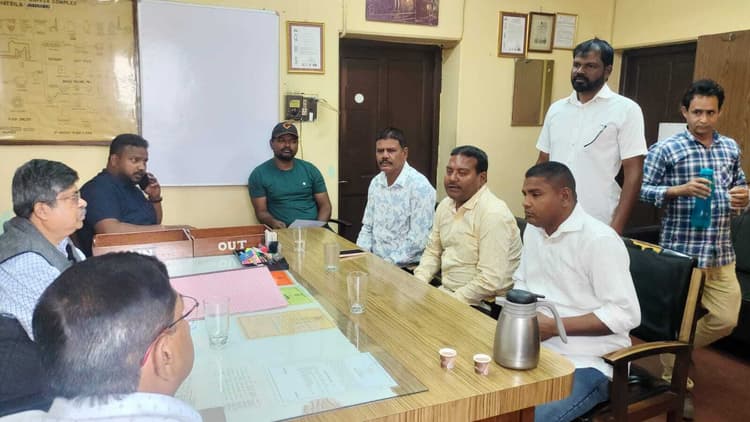 East Singhbhum News : अब मजदूरों को महीने में 13 के बजाय 20 दिन मिलेगा काम