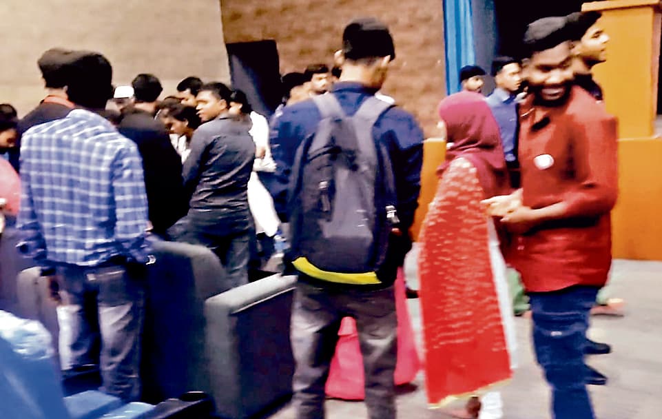 Ranchi News : प्रतिभागियों ने लगाया पक्षपात का आरोप, कॉलेज प्रबंधन ने दुबारा करायी प्रतिस्पर्धा