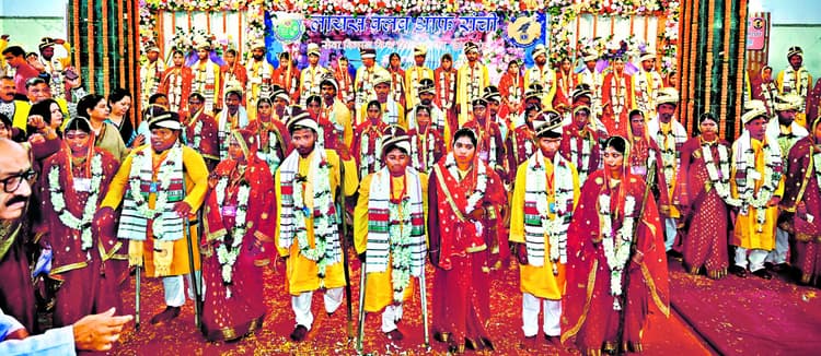 ranchi news : सामूहिक विवाह समारोह में 41 जोड़ों ने सात फेरे लिये, जिसमें दिव्यांग भी हैं शामिल