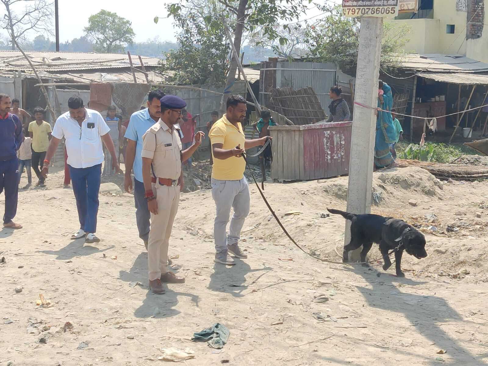 छतौनी थाना के सामने नाला से मिला अज्ञात युवक का शव