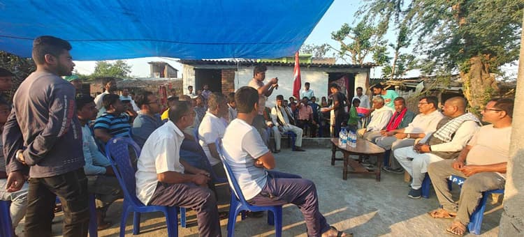 गरीबों को पांच डिसमिल जमीन देने के बजाय उजाड़ रही सरकार