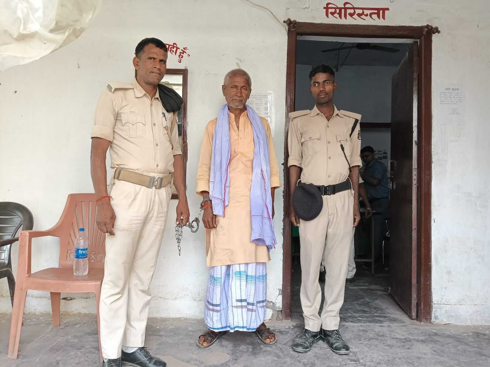 शराब तस्करी में पचरूखा पश्चिमी पंचायत का सरपंच गिरफ्तार