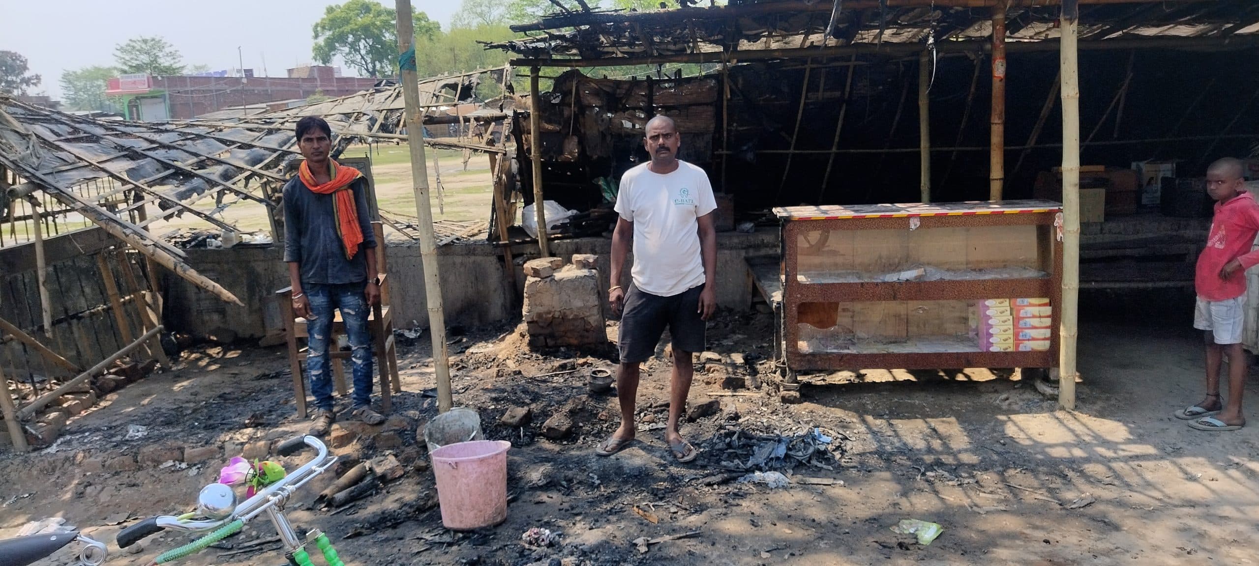 अगलगी में दो दुकान जल कर राख, 85 हजार के संपत्ति का हुआ नुकसान